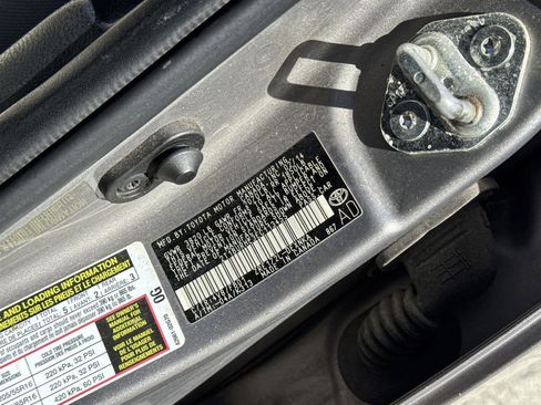 Used 2014 Toyota Corolla LE image 30