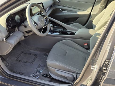 Used 2023 Hyundai Elantra SEL w/ Convenience Package FWD image 6