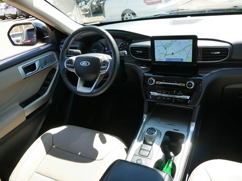 Used 2023 Ford Explorer Limited AWD/4WD image 9