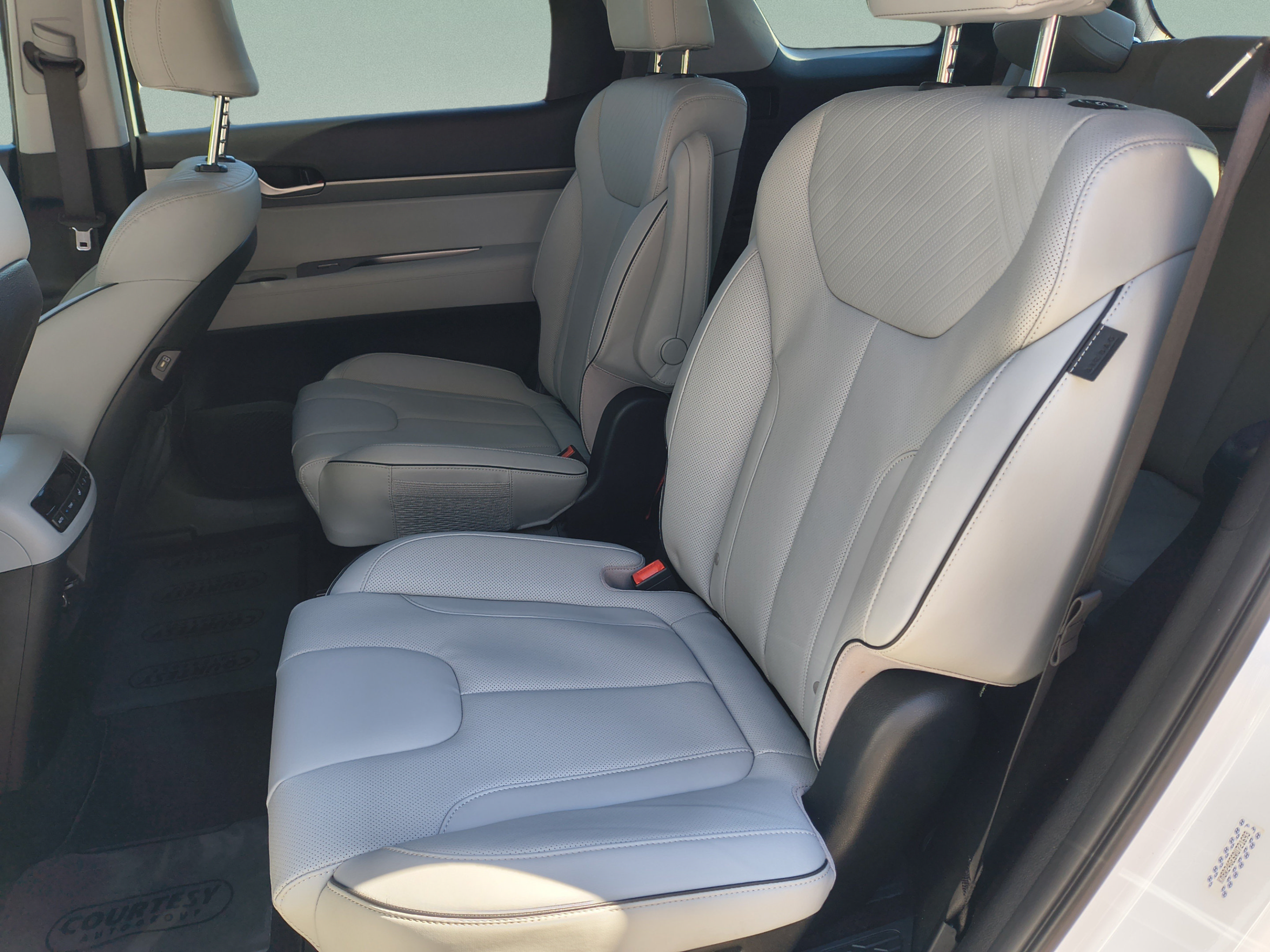 Used 2024 Hyundai Palisade SEL FWD image 23
