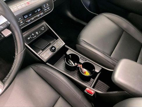 Used 2024 Hyundai Kona Limited FWD image 19