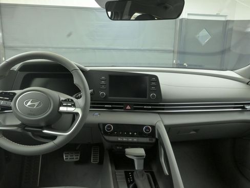 Certified 2025 Hyundai Elantra Sport FWD image 22