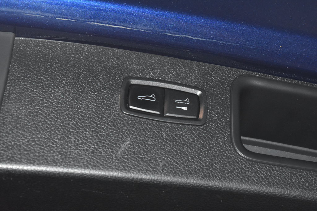 Used 2022 Porsche Macan AWD/4WD image 36