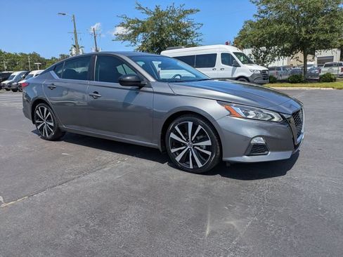 Used 2022 Nissan Altima 2.5 SR FWD image 3