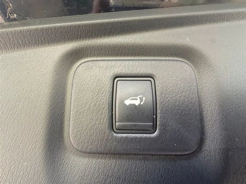 Used 2015 Nissan Pathfinder Platinum FWD image 44