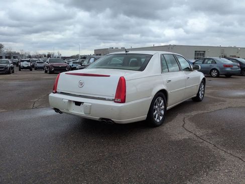 Used 2008 Cadillac DTS w/ Sun And Sound Package image 6