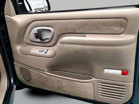 Used 1997 Chevrolet Tahoe LS image 27