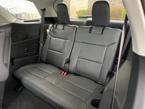 Used 2025 Ford Explorer Active w/ Active Comfort Package AWD/4WD image 11