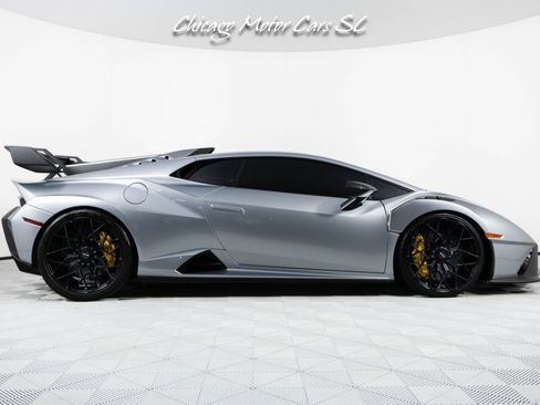 Used 2024 Lamborghini Huracan STO RWD image 7