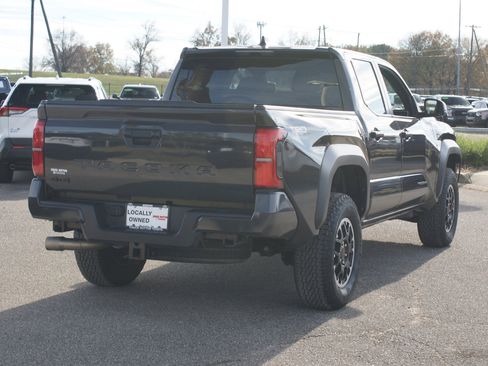 Used 2024 Toyota Tacoma TRD Off-Road image 18