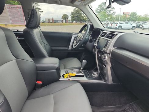 Used 2021 Toyota 4Runner SR5 Premium w/ Moonroof Package AWD/4WD image 8