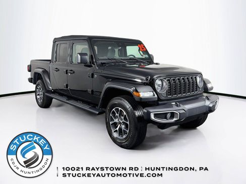 Used 2025 Jeep Gladiator Sport AWD/4WD image 1