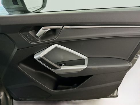 Used 2025 Audi Q3 2.0T Premium image 34