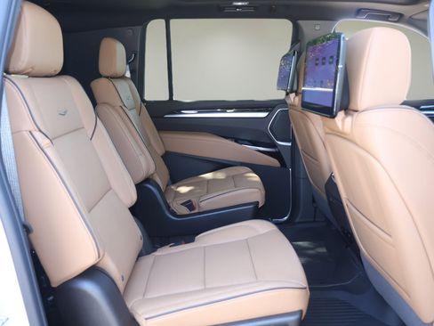 New 2026 Cadillac Escalade ESV Luxury AWD/4WD image 17