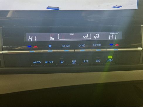 Used 2024 Toyota Sienna LE image 18