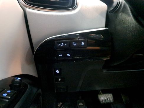 Used 2020 Toyota Prius Prime LE image 27