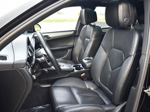 Used 2017 Porsche Macan AWD/4WD image 42