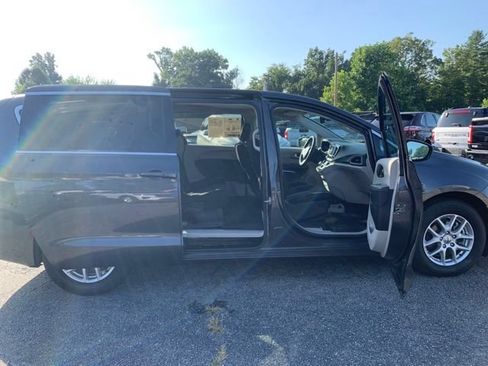 Used 2023 Chrysler Voyager LX FWD image 12