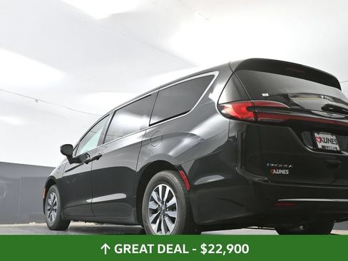 Used 2023 Chrysler Pacifica Touring-L FWD image 62