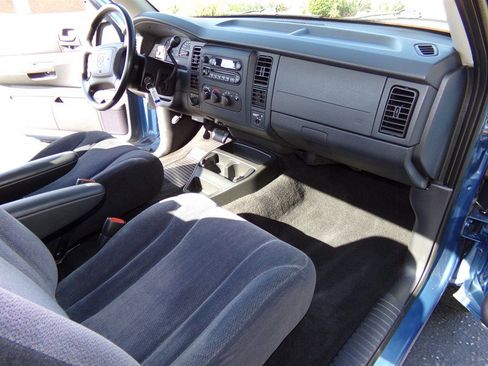 Used 2004 Dodge Dakota 4x4 Regular Cab w/ Tire & Handling Group image 34