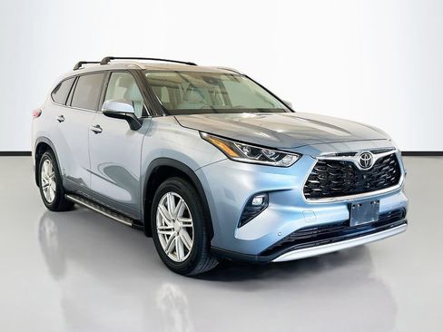 Used 2021 Toyota Highlander Platinum AWD/4WD image 3