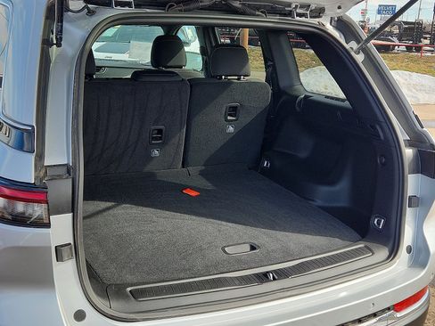 Used 2025 Jeep Grand Cherokee Laredo image 8