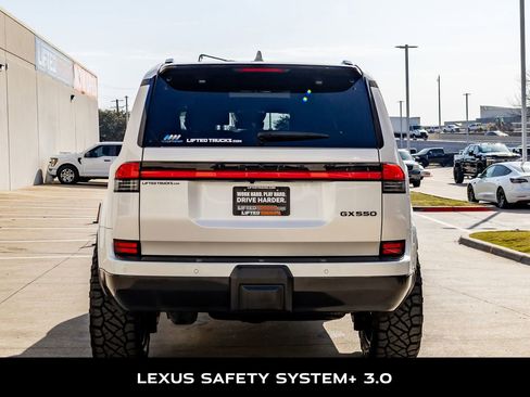 Used 2024 Lexus GX 550 image 8