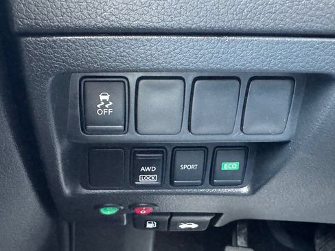 Used 2017 Nissan Rogue AWD image 17