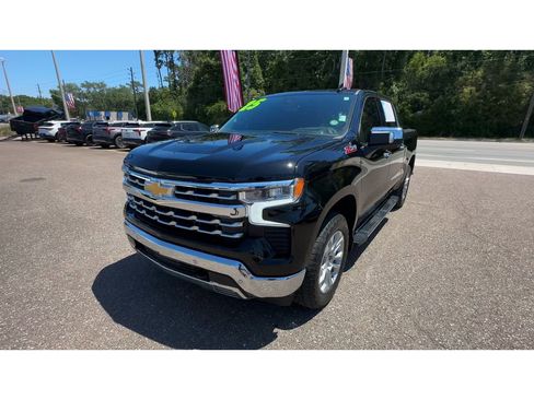 Used 2025 Chevrolet Silverado 1500 LTZ w/ LTZ Premium Package AWD/4WD image 8