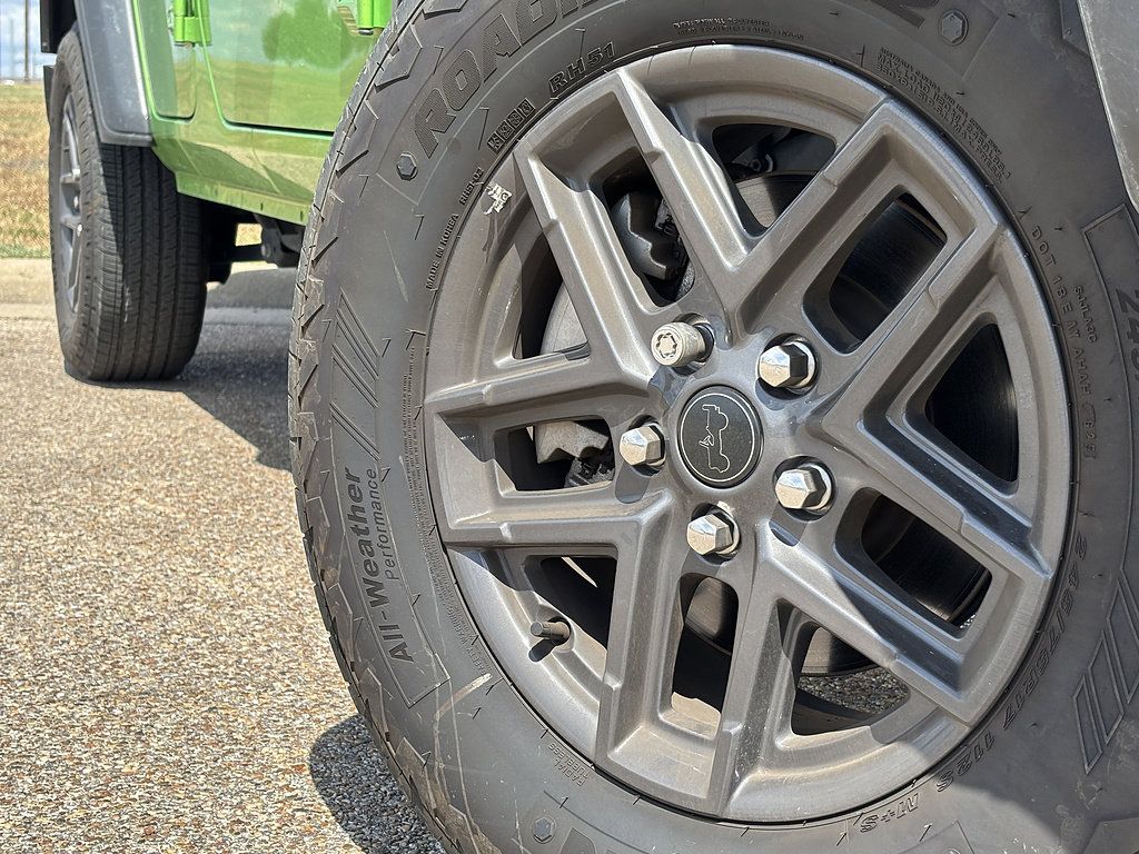Used 2025 Jeep Wrangler Unlimited Sport AWD/4WD image 2