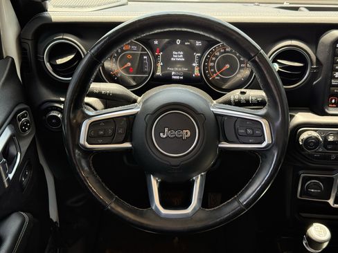 Used 2020 Jeep Wrangler Unlimited Sahara AWD/4WD image 15