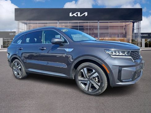 Certified 2023 Kia Sorento EX image 1