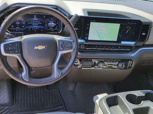 Used 2025 Chevrolet Silverado 1500 LT AWD/4WD image 16