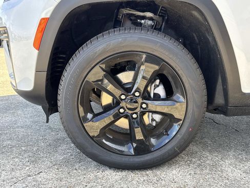 New 2026 Jeep Grand Cherokee Limited w/ Limited Altitude Package image 3