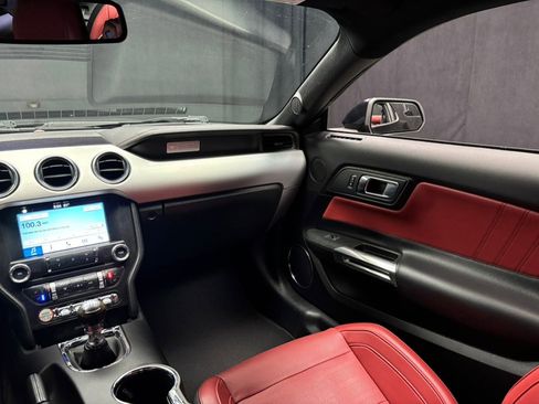 Used 2017 Ford Mustang Premium image 31