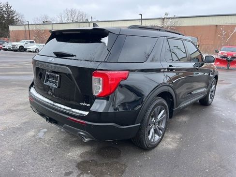 Used 2023 Ford Explorer XLT w/ Equipment Group 202A image 5