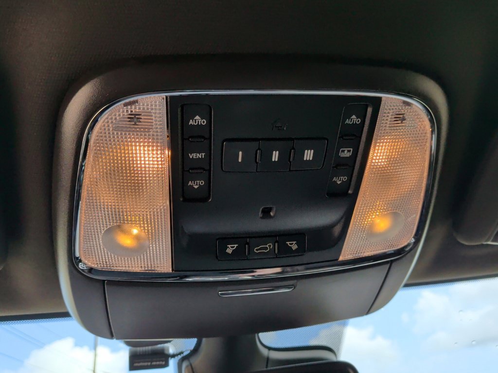 Used 2019 Jeep Grand Cherokee Overland AWD/4WD image 22