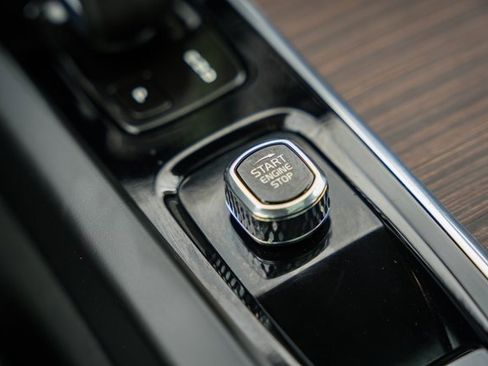 Certified 2022 Volvo XC60 T8 Inscription Expression w/ Advanced Package image 25