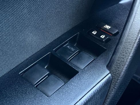 Used 2016 Toyota Corolla LE image 31