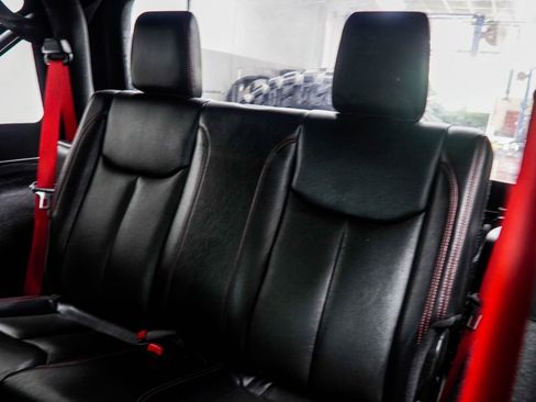 Used 2018 Jeep Wrangler Rubicon AWD/4WD image 32