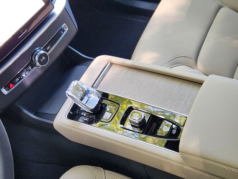 New 2026 Volvo XC90 B6 Plus w/ Protection Package Premier image 22