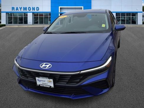 Used 2025 Hyundai Elantra SEL FWD image 8