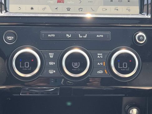 Used 2020 Land Rover Discovery HSE AWD/4WD image 16
