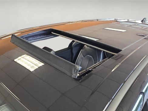 Used 2026 Chrysler Pacifica Limited FWD image 32