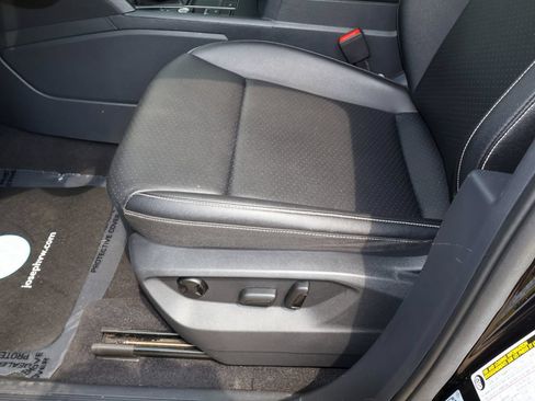 Used 2020 Volkswagen Atlas Cross Sport SE FWD image 13