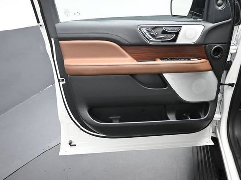 Certified 2023 Lincoln Navigator Reserve AWD/4WD image 21