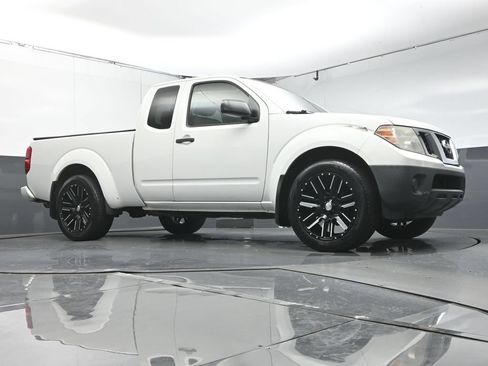 Used 2018 Nissan Frontier S RWD image 34