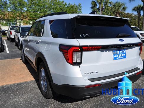 New 2026 Ford Explorer Active RWD image 3
