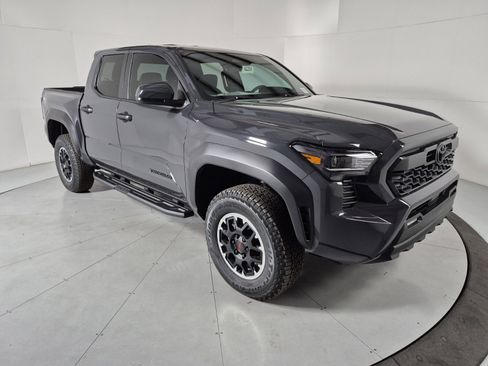 New 2025 Toyota Tacoma SR5 image 7