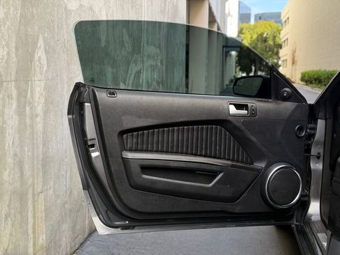 Used 2011 Ford Mustang Shelby GT500 w/ SVT Performance Pkg image 28